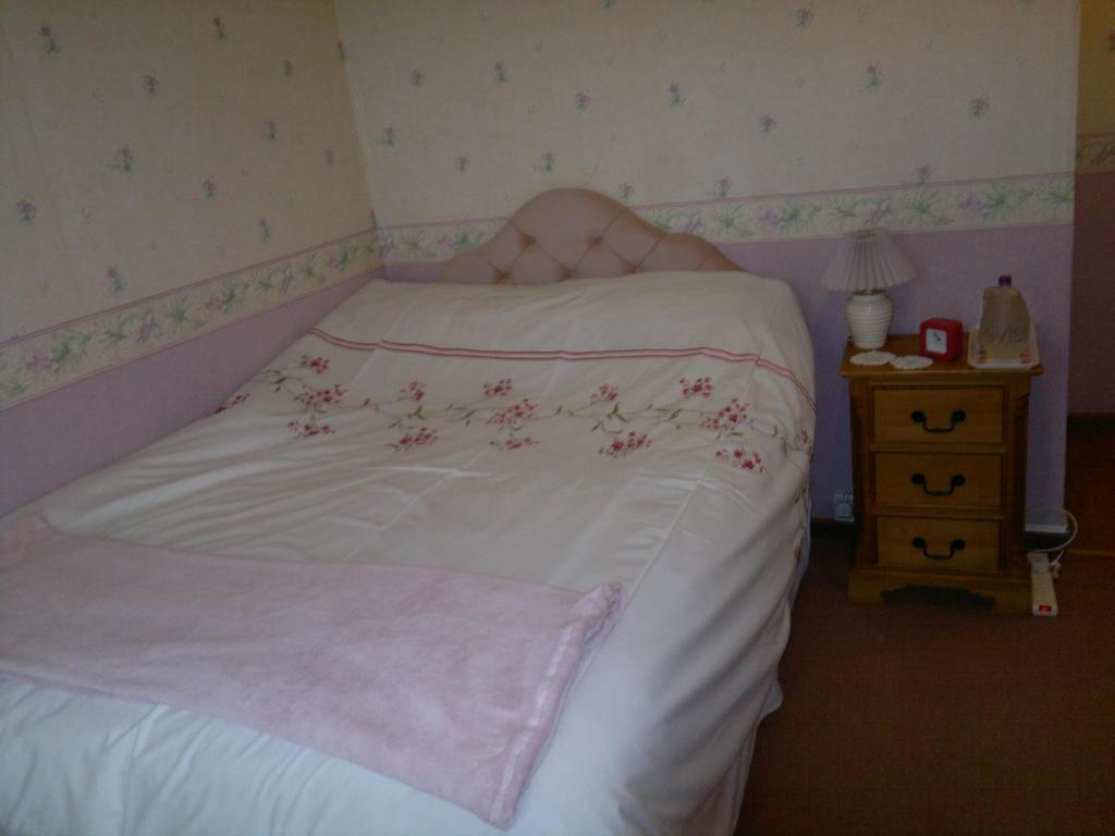 Bed and Breakfast La Maison Jaune Bouresse Pokoj fotografie