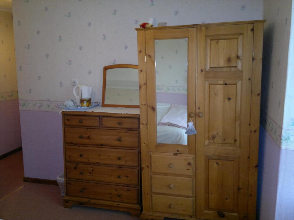 Bed and Breakfast La Maison Jaune Bouresse Pokoj fotografie